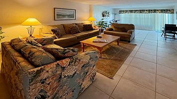 CLICK on picture to enlarge. Command Key F11 makes it even bigger. With the large picture a SLIDE SHOW is automatically activated. To go BACK and FORTH click on the LEFT or RIGHT side of the big picture. To finish the SLIDE SHOW click in the darkened area or on (x).