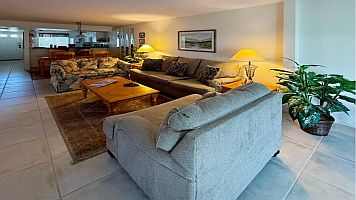 CLICK on picture to enlarge. Command Key F11 makes it even bigger. With the large picture a SLIDE SHOW is automatically activated. To go BACK and FORTH click on the LEFT or RIGHT side of the big picture. To finish the SLIDE SHOW click in the darkened area or on (x).