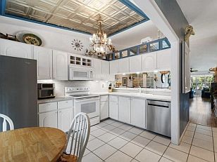 CLICK on picture to enlarge. Command Key F11 makes it even bigger. With the large picture a SLIDE SHOW is automatically activated. To go BACK and FORTH click on the LEFT or RIGHT side of the big picture. To finish the SLIDE SHOW click in the darkened area or on (x).