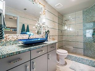 CLICK on picture to enlarge. Command Key F11 makes it even bigger. With the large picture a SLIDE SHOW is automatically activated. To go BACK and FORTH click on the LEFT or RIGHT side of the big picture. To finish the SLIDE SHOW click in the darkened area or on (x).