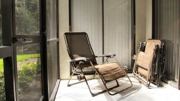 CLICK on picture to enlarge. Command Key F11 makes it even bigger. With the large picture a SLIDE SHOW is automatically activated. To go BACK and FORTH click on the LEFT or RIGHT side of the big picture. To finish the SLIDE SHOW click in the darkened area or on (x).