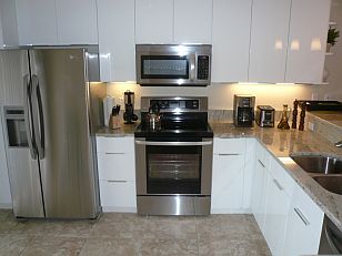 CLICK on picture to enlarge. Command Key F11 makes it even bigger. With the large picture a SLIDE SHOW is automatically activated. To go BACK and FORTH click on the LEFT or RIGHT side of the big picture. To finish the SLIDE SHOW click in the darkened area or on (x).