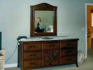 CLICK on picture to enlarge. Command Key F11 makes it even bigger. With the large picture a SLIDE SHOW is automatically activated. To go BACK and FORTH click on the LEFT or RIGHT side of the big picture. To finish the SLIDE SHOW click in the darkened area or on (x).