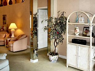 CLICK on picture to enlarge. Command Key F11 makes it even bigger. With the large picture a SLIDE SHOW is automatically activated. To go BACK and FORTH click on the LEFT or RIGHT side of the big picture. To finish the SLIDE SHOW click in the darkened area or on (x).