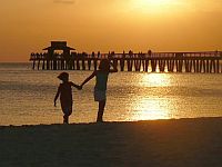 Sunset at Naples' Pier.
Photography of our renter Mr Maletti. Thanks.
+++
CLICK on picture to enlarge. Later CLOSE (x) large picture.